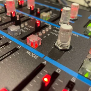 Hybrid-analogue mixing desk